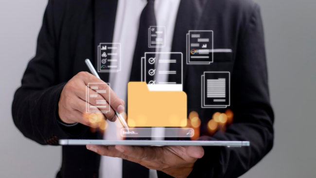 carga-documentos-carpeta-carpeta-archivo-abierto-documentos-blanco-voladores-copia-seguridad-transferencia-datos-concepto-transferencia-documentos-compartir-archivos