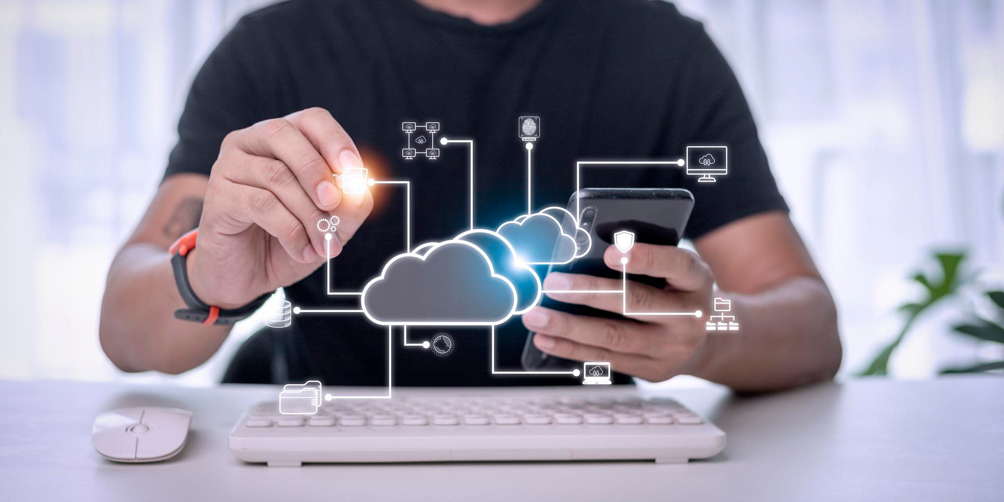 empresario-diagrama-computacion-nube-que-muestra-mano-tecnologia-nube-almacenamiento-datos-concepto-servicio-red-e-internet